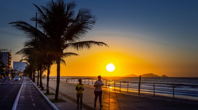 Nascer do sol na Praia dos Cavaleiros em Macaé