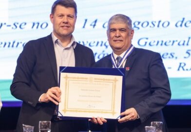 Gustavo Amaral recebe Medalha Tiradentes em cerimônia que reúne cerca de 600 pessoas em Vassouras