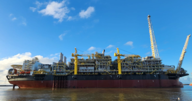 Petrobras avalia transformar antiga plataforma P-47 em armazém flutuante na Ásia