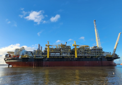 Petrobras avalia transformar antiga plataforma P-47 em armazém flutuante na Ásia