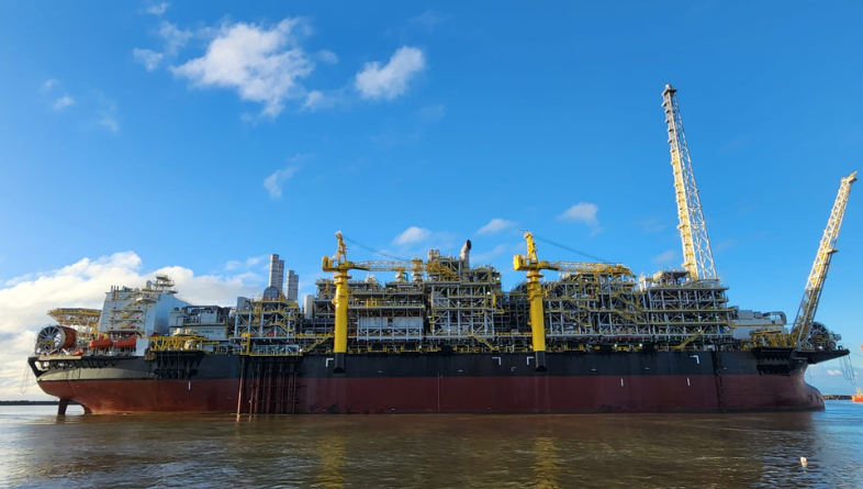 Petrobras avalia transformar antiga plataforma P-47 em armazém flutuante na Ásia